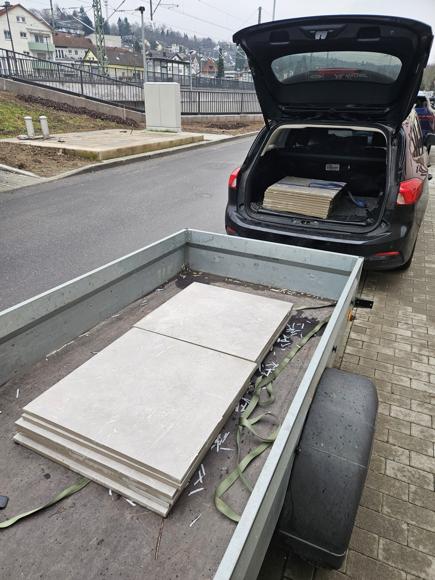 Feinsteinzeug-Platten geholt. 120 Stk. 14,7kg pro 