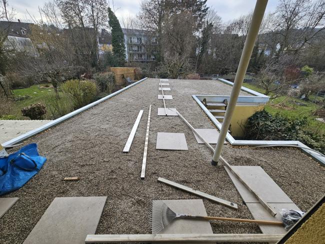 Untergrund ist fertig. Es geht ans Platten legen