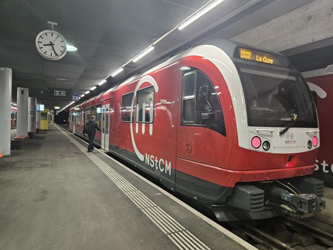 Am Samstag Morgen mit dem Zug nach La Cure