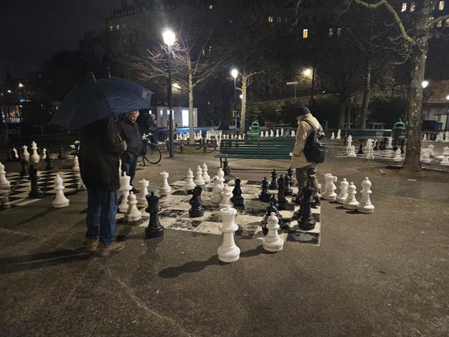 Schach trotz Nieselregen im Februar