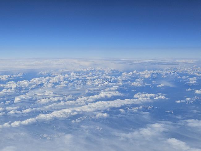 Fensterplatz mit Sicht auf die Alpen