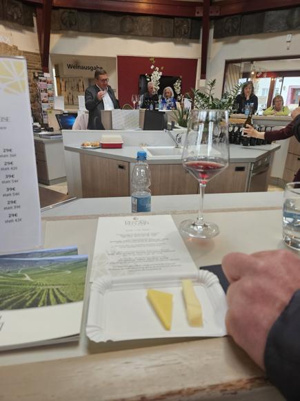 Wein und Käse - Vorbereitete Auswahl mit gutem Vor