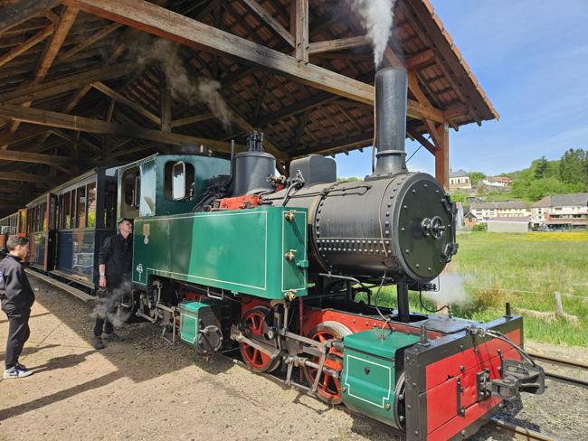 Waldeisenbahn Abreschviller mit Zwischenstopps an 