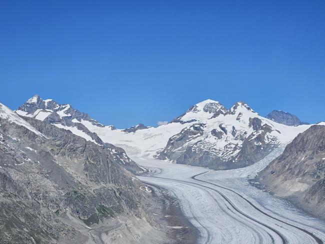 Und ganz in der Nähe Jungfrau, Mönche und Aiger (v