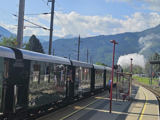 Die hatten sogar einen Dampfzug in Einsatz
