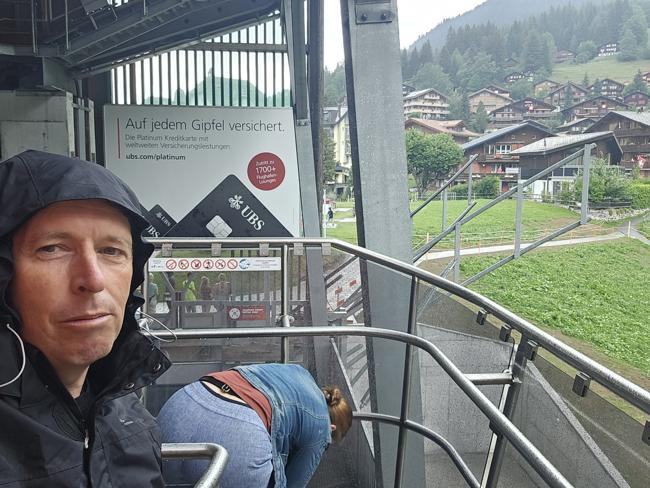 Trotzdem sind wir im Regen auf dem Gondeldach gefa