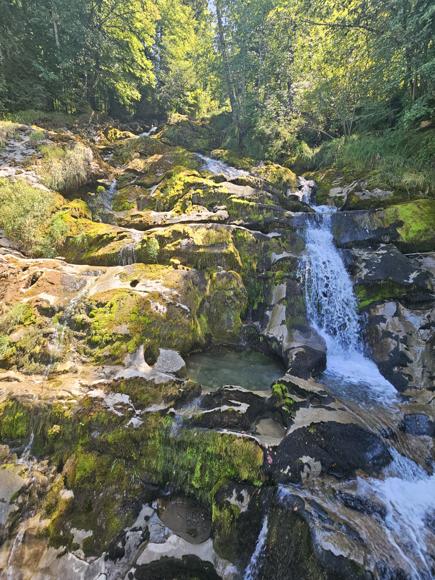 und haben dort die Wasserfälle anschaut