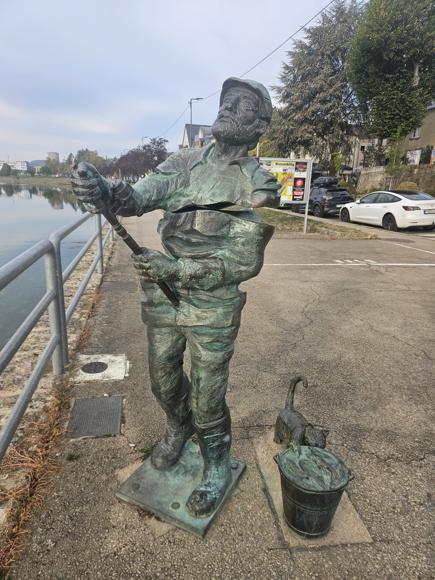 Hier sind wir schon auf der Rückfahrt. Angler in W