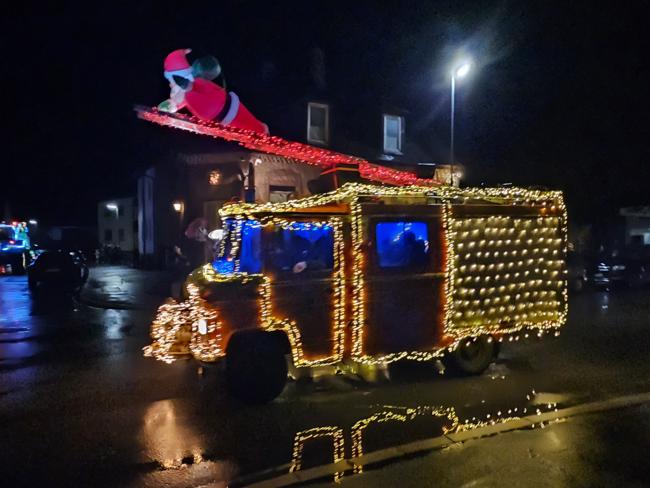 Nikolaus-Traktor-Prozession im Walzbachtal