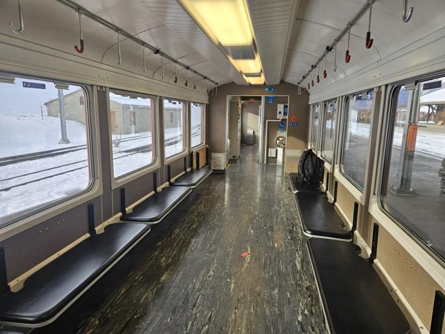 Ab Pontresina dann im Fahrradabteil - Platz und of