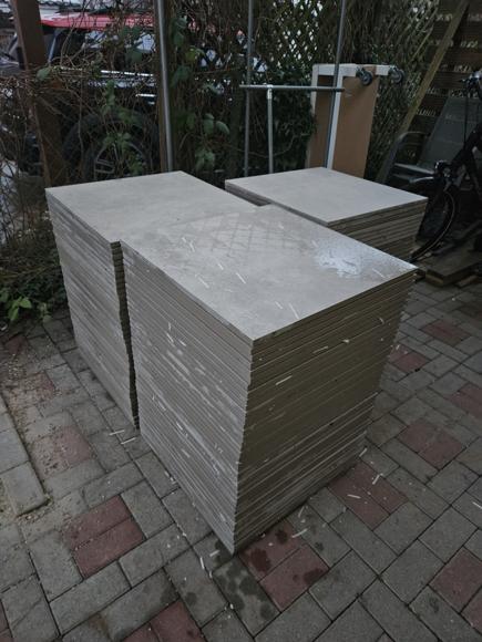 Da sind die 120 Platten. Tristan hat zumindest 40 