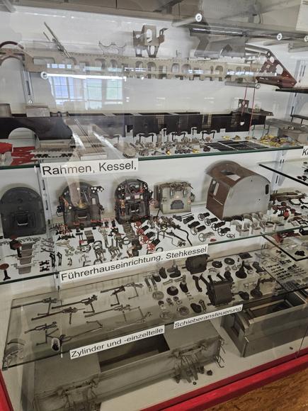 Hier sieht man die ganzen Kleinteile zur Montage -
