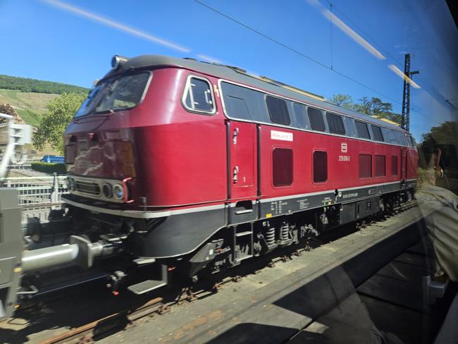 Zufallsfund auf der Strecke. Die 215 018-3