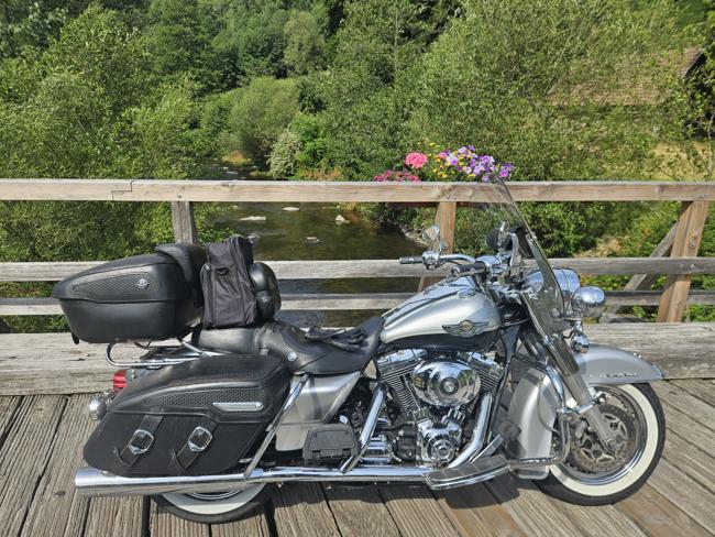 Rückfahrt mit dem Moped durch den Schwarzwald