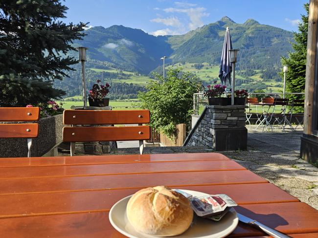 Manfred hat mich sogar ins nahegelegene Hotel gefa