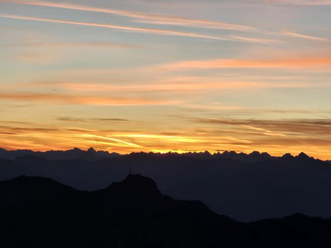 Von der Richtung her müssten das Tiroler Berge sei